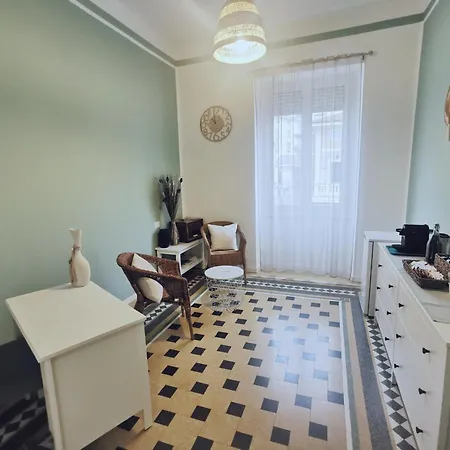 招待所 Azzurra Ridi Che Ti Passa 4*