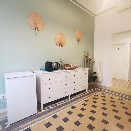 Azzurra Ridi Che Ti Passa Affittacamere Alassio