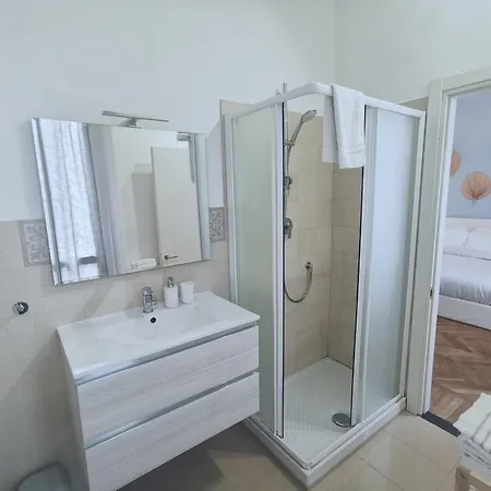 Affittacamere Azzurra Ridi Che Ti Passa Alassio