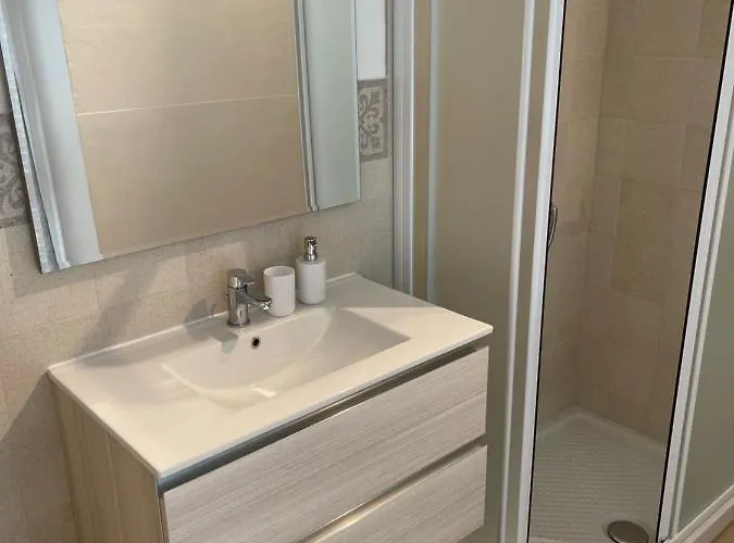 Azzurra Ridi Che Ti Passa 招待所 阿拉西奥