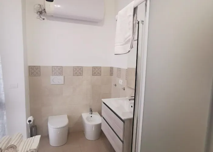 Azzurra Ridi Che Ti Passa 招待所 阿拉西奥